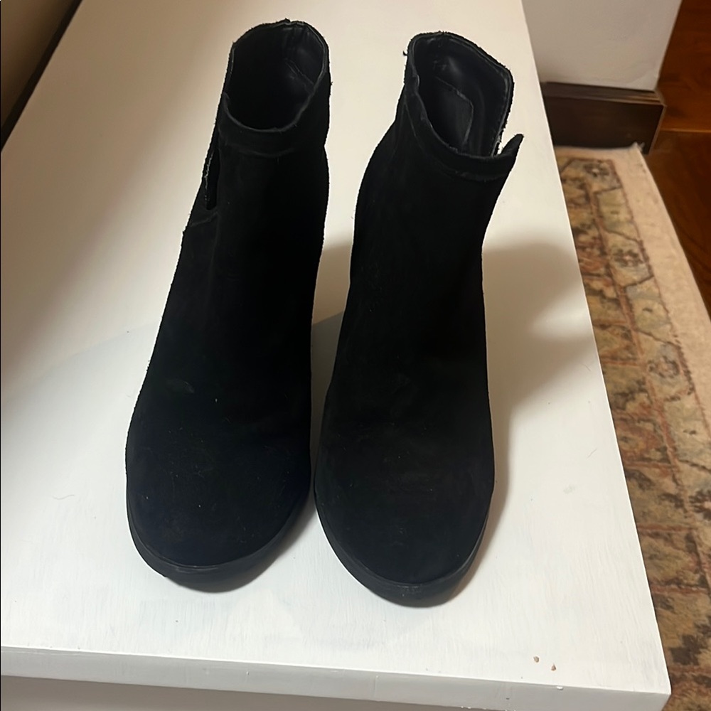 Urban Outfitters Black Ankle Booties Sleek Minimalist Design
